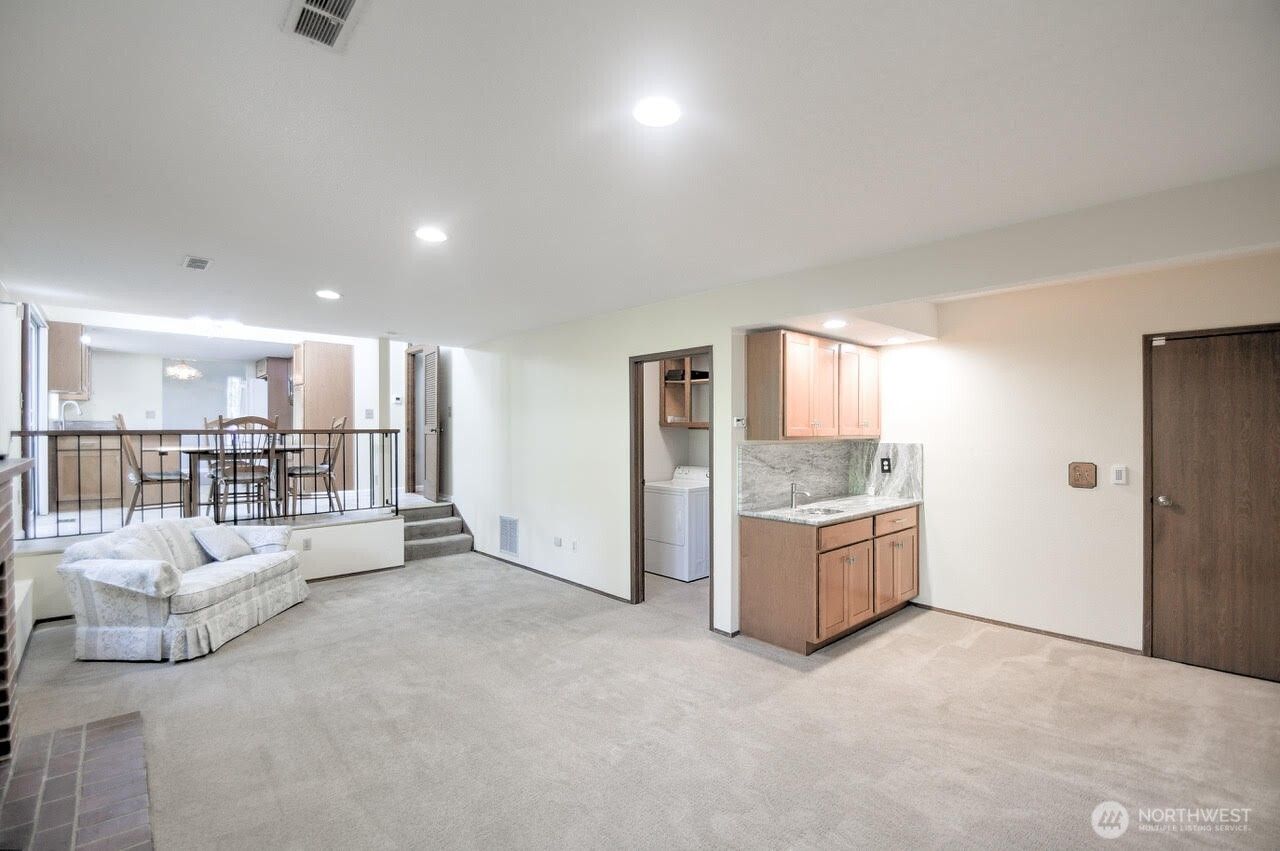 4804 Beverly Drive NE photo 16