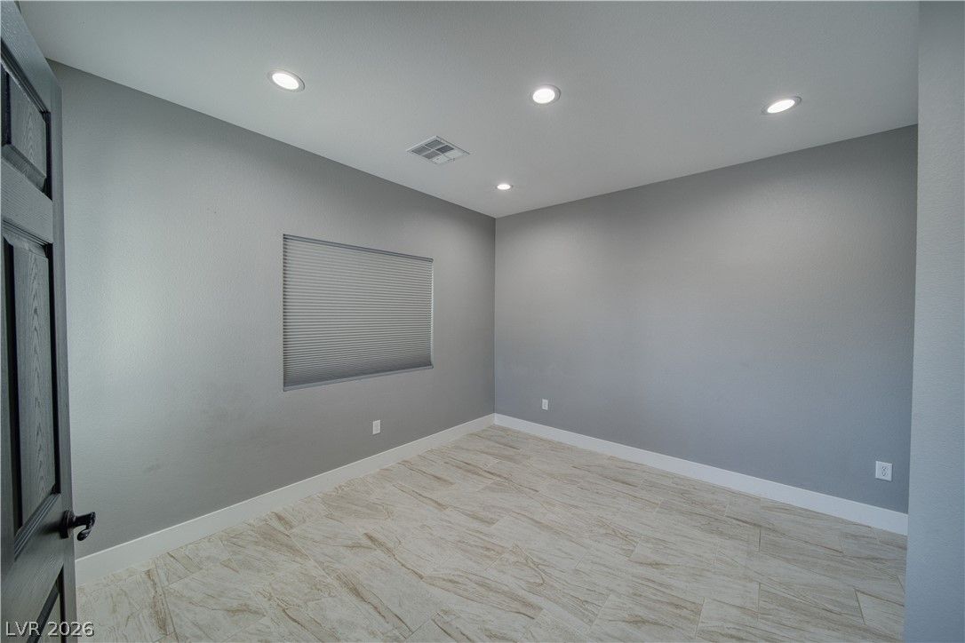 1501 Huracan St photo 9