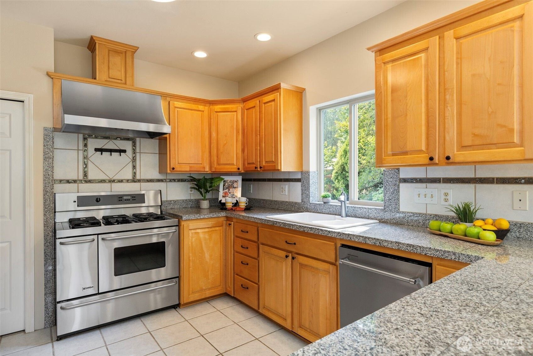 19061 Harris Avenue NE photo 16