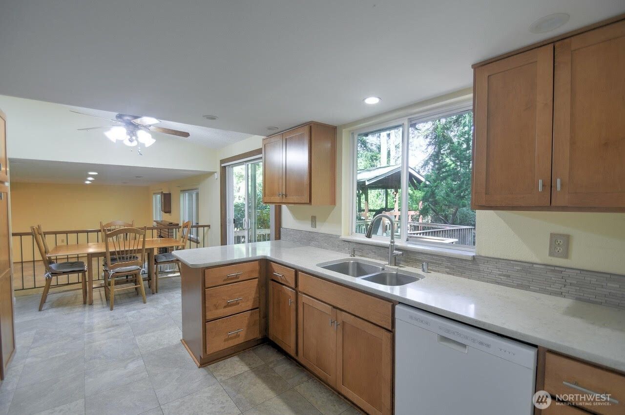 4804 Beverly Drive NE photo 14