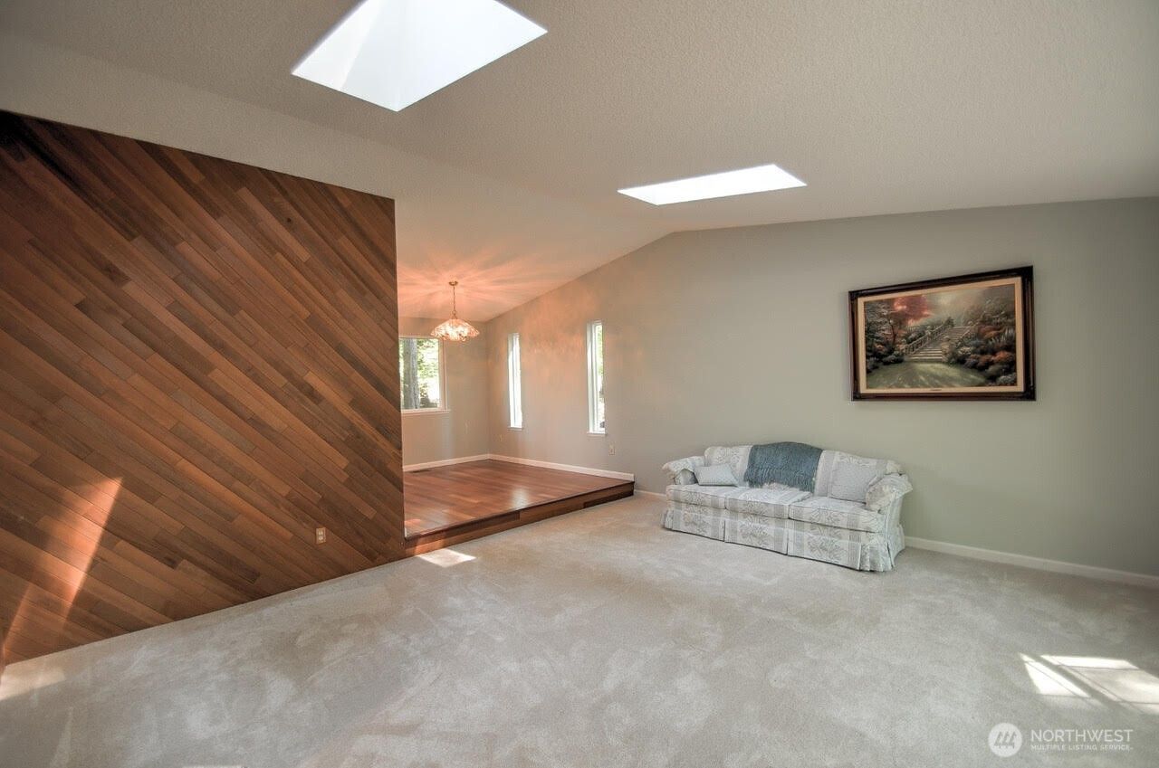 4804 Beverly Drive NE photo 11