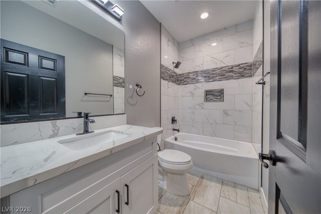 1501 Huracan St photo 14