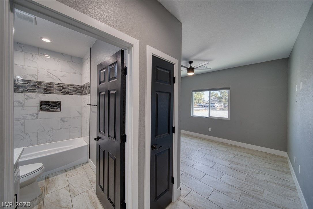 1501 Huracan St photo 11