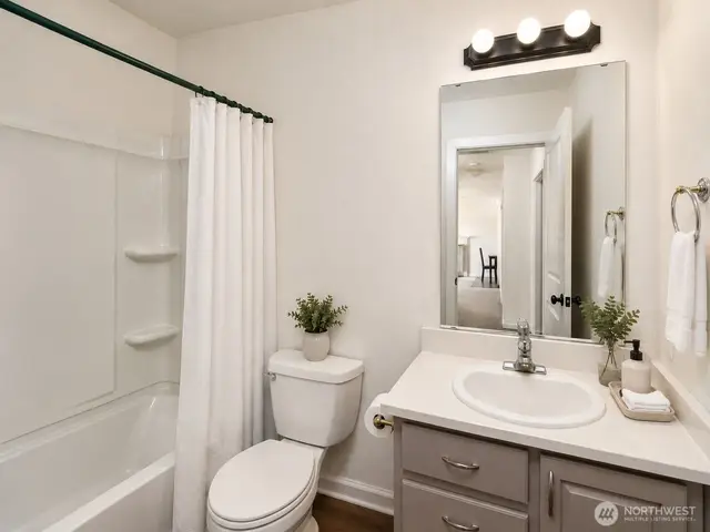 3506 Nanette Lane SE photo 9