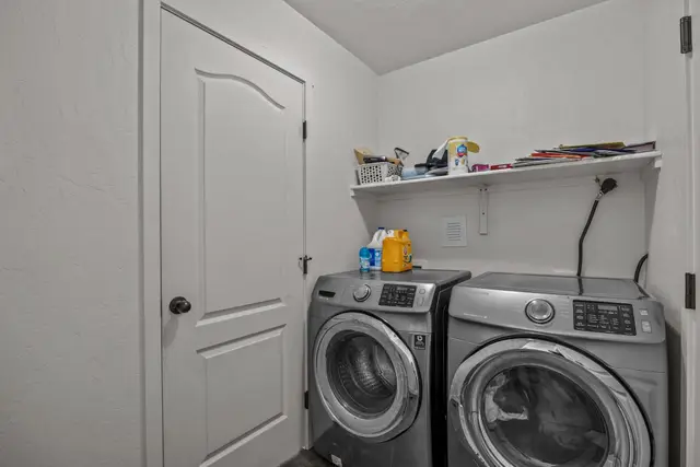 475 El Jardin Ln photo 14