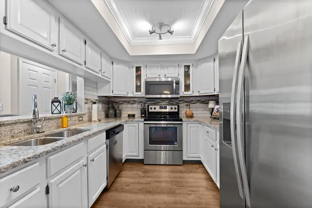 6678 Henschen Cir photo 9