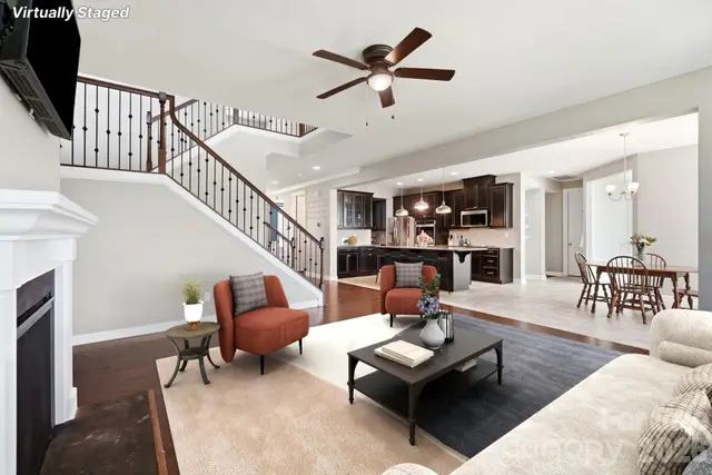 10125 Castlebrooke Dr photo 8