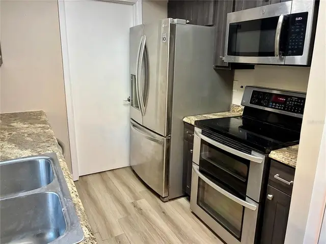 889 SKY LOCH DRIVE S photo 7