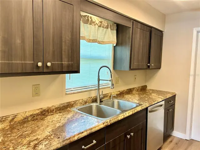 889 SKY LOCH DRIVE S photo 9