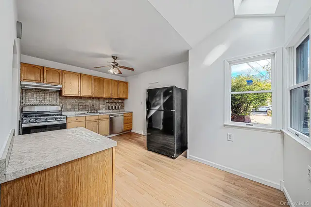1041 Joselson Avenue photo 14
