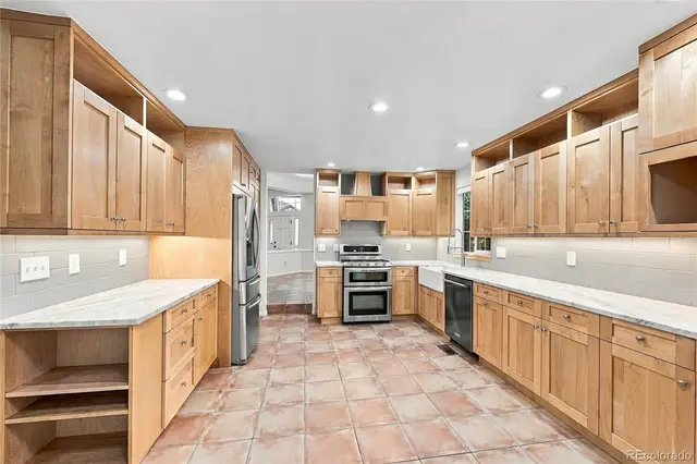 16231 Parkside Drive photo 9