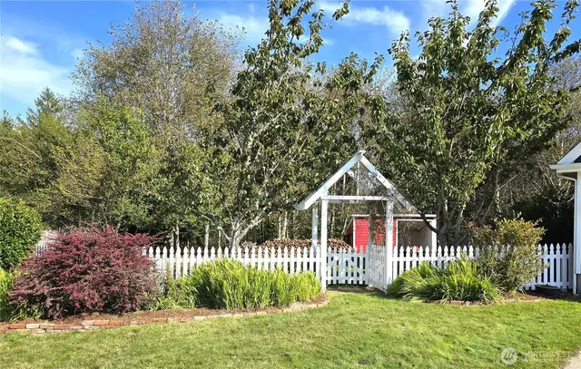 1200 Lakeview Drive photo 6