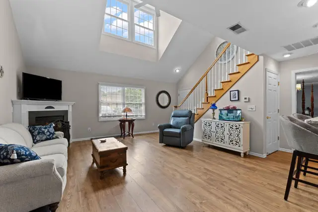 6678 Henschen Cir photo 5