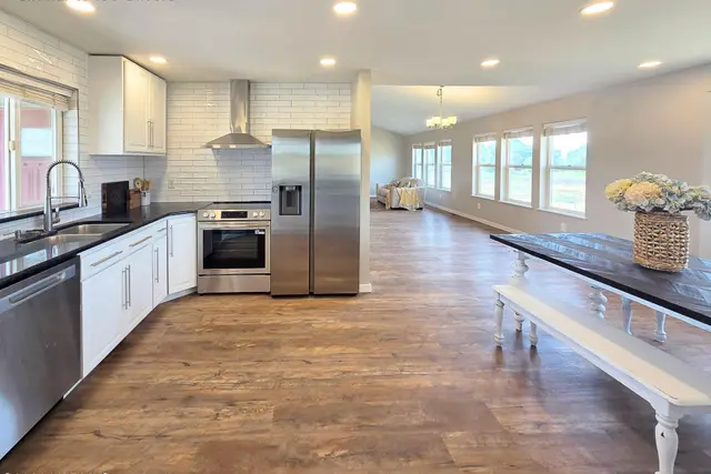 1253 Lucy Ln photo 11