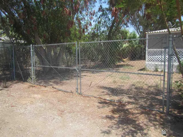 2792 W Clifford Ln photo 9