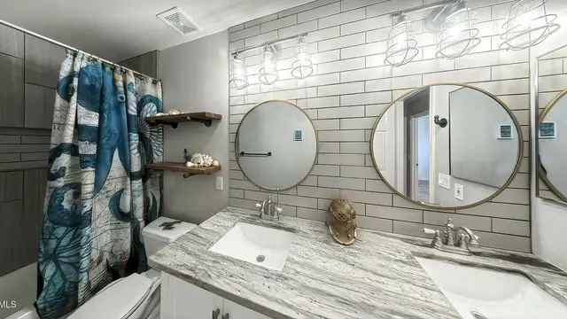 15968 W JEFFERSON Street photo 15