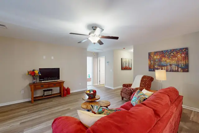 54 Lexington Ct photo 6