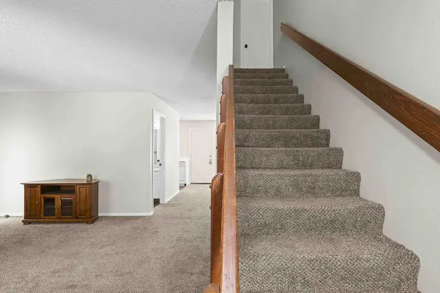 557 W Good Hope Cir APT C photo 8
