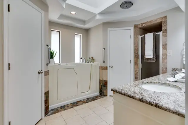 8951 Hialeah Cir N photo 20