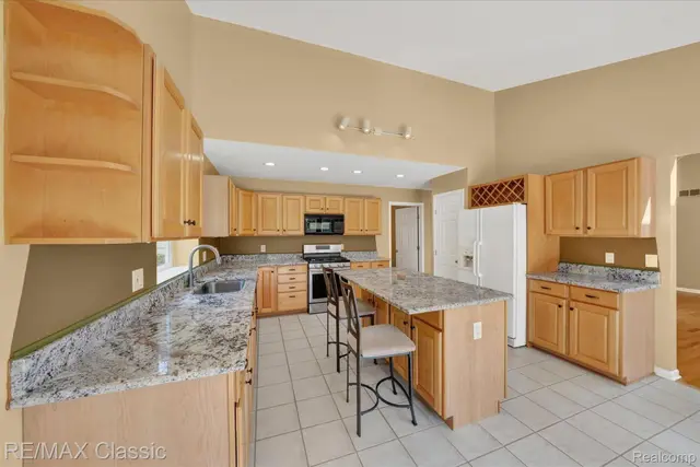 6280 Whispering Meadows Dr photo 17