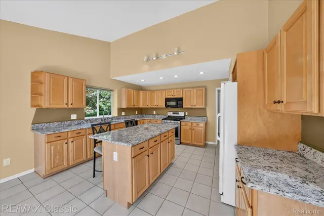 6280 Whispering Meadows Dr photo 16