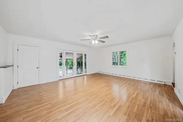 1041 Joselson Avenue photo 15