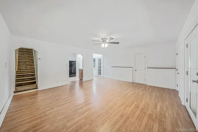 1041 Joselson Avenue photo 16