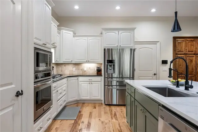 1302 NE Fairwinds Dr photo 13