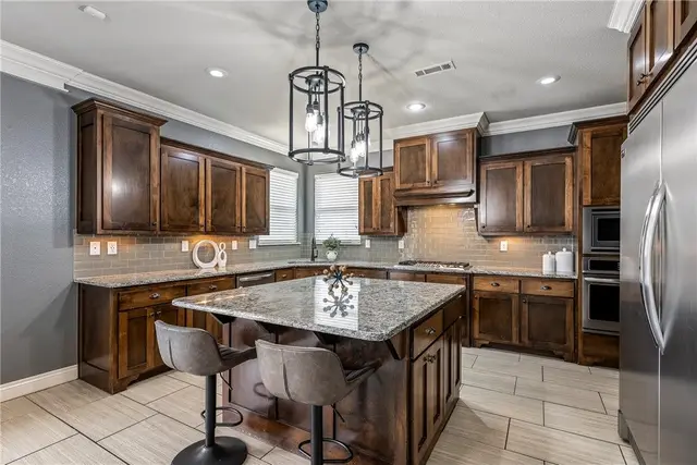 1701 Helen Ln photo 13