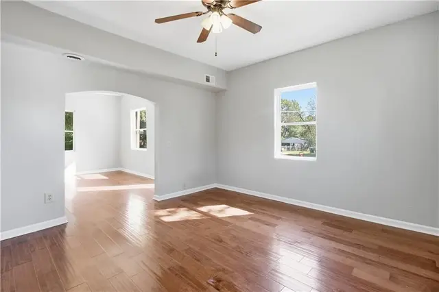 204 W Nelson St photo 18