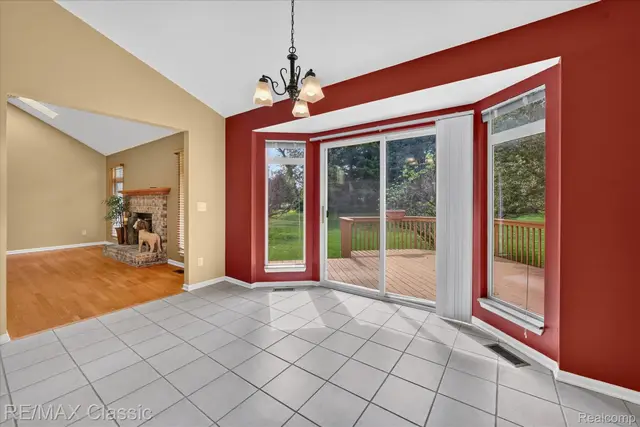 6280 Whispering Meadows Dr photo 12