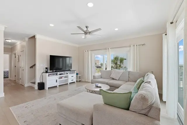 105 Circle Dr photo 6