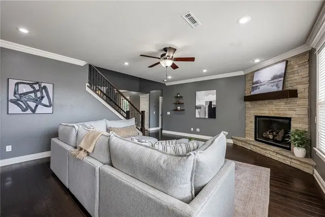 1701 Helen Ln photo 8