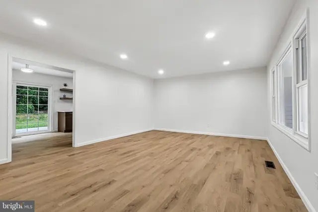 86 E River Dr photo 6