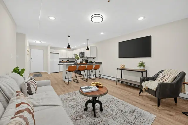 595 Revere Beach Pkwy APT 6 photo 6