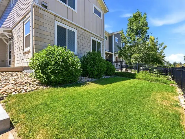 683 Stonebridge Dr photo 10
