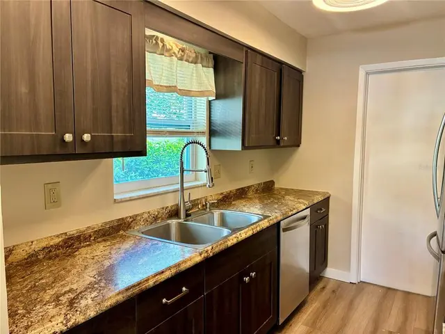 889 SKY LOCH DRIVE S photo 8