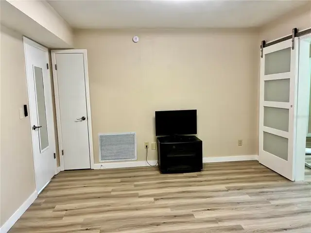 889 SKY LOCH DRIVE S photo 14