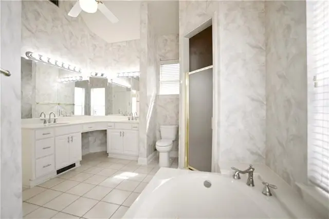 43 Chateau Rothchild Dr photo 20