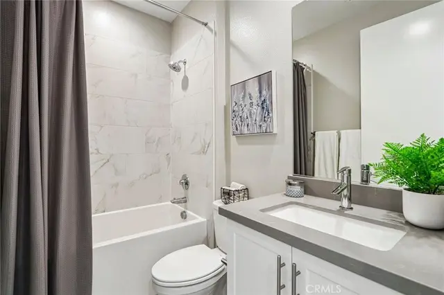 13219 Victory Blvd photo 20