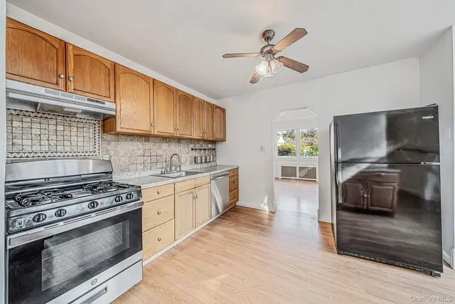 1041 Joselson Avenue photo 13