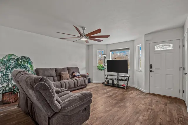 475 El Jardin Ln photo 7