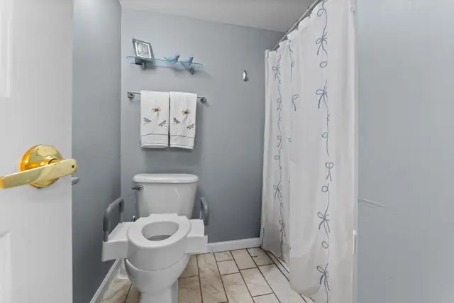 6678 Henschen Cir photo 18