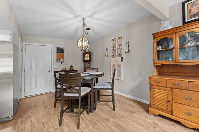 6678 Henschen Cir photo 12
