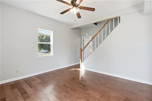 204 W Nelson St photo 16