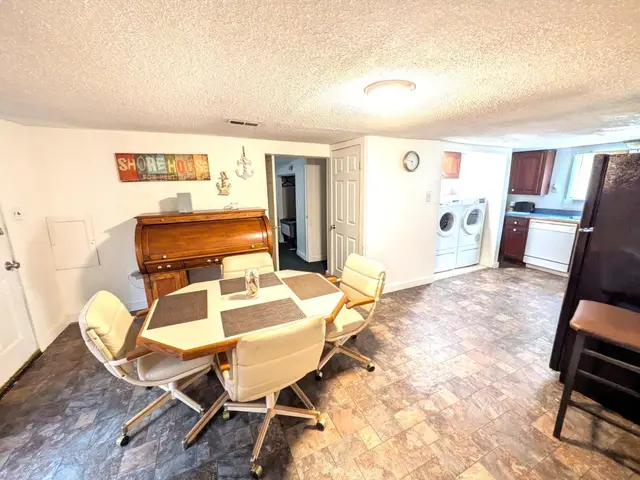 102 Cochran St photo 7