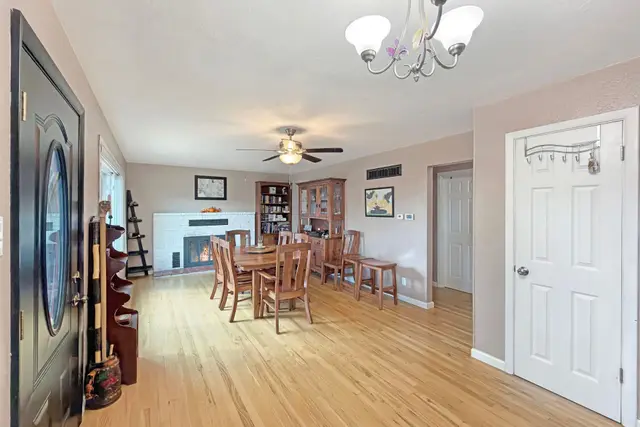 2892 Victoria Dr photo 8