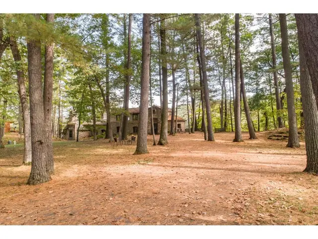 801 Pine Cone Trl N photo 14