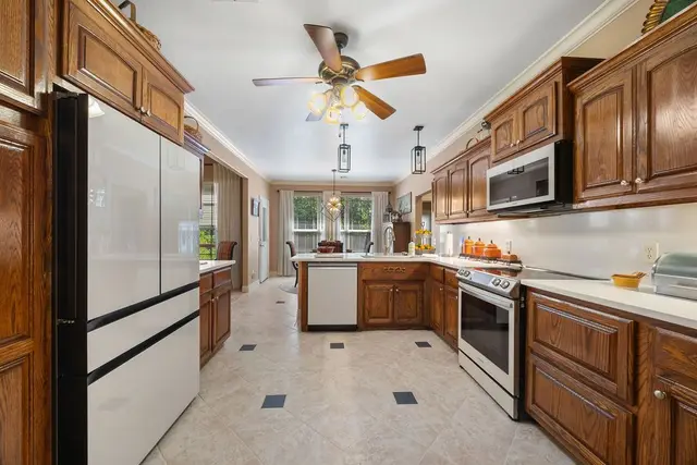 24 Granshire Dr photo 8