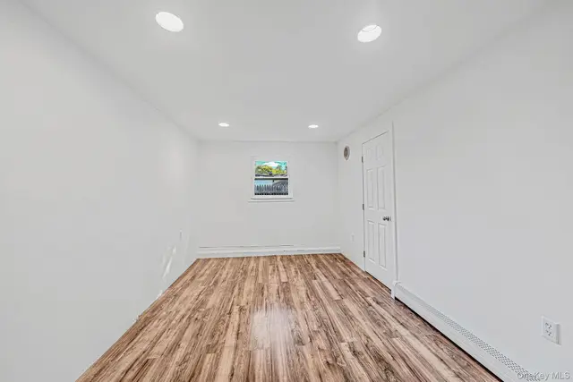 1041 Joselson Avenue photo 20